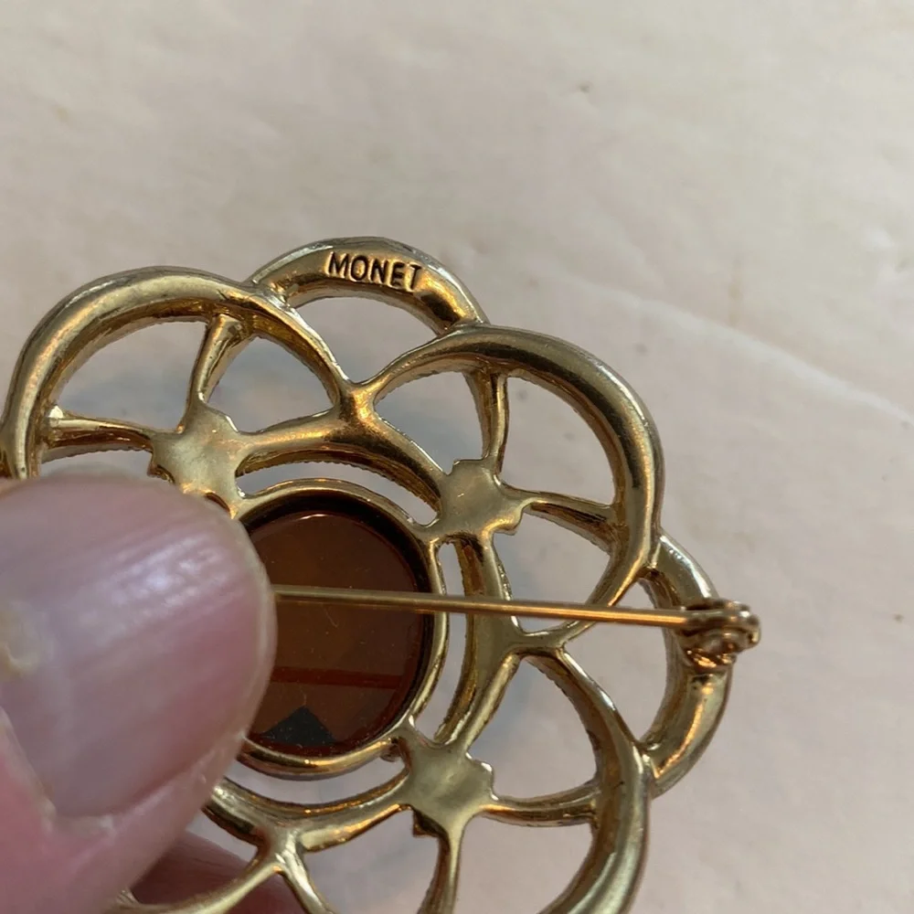 Vintage Monet Pin/Brooch Signed.    Tote P4 - Picture 4 of 4